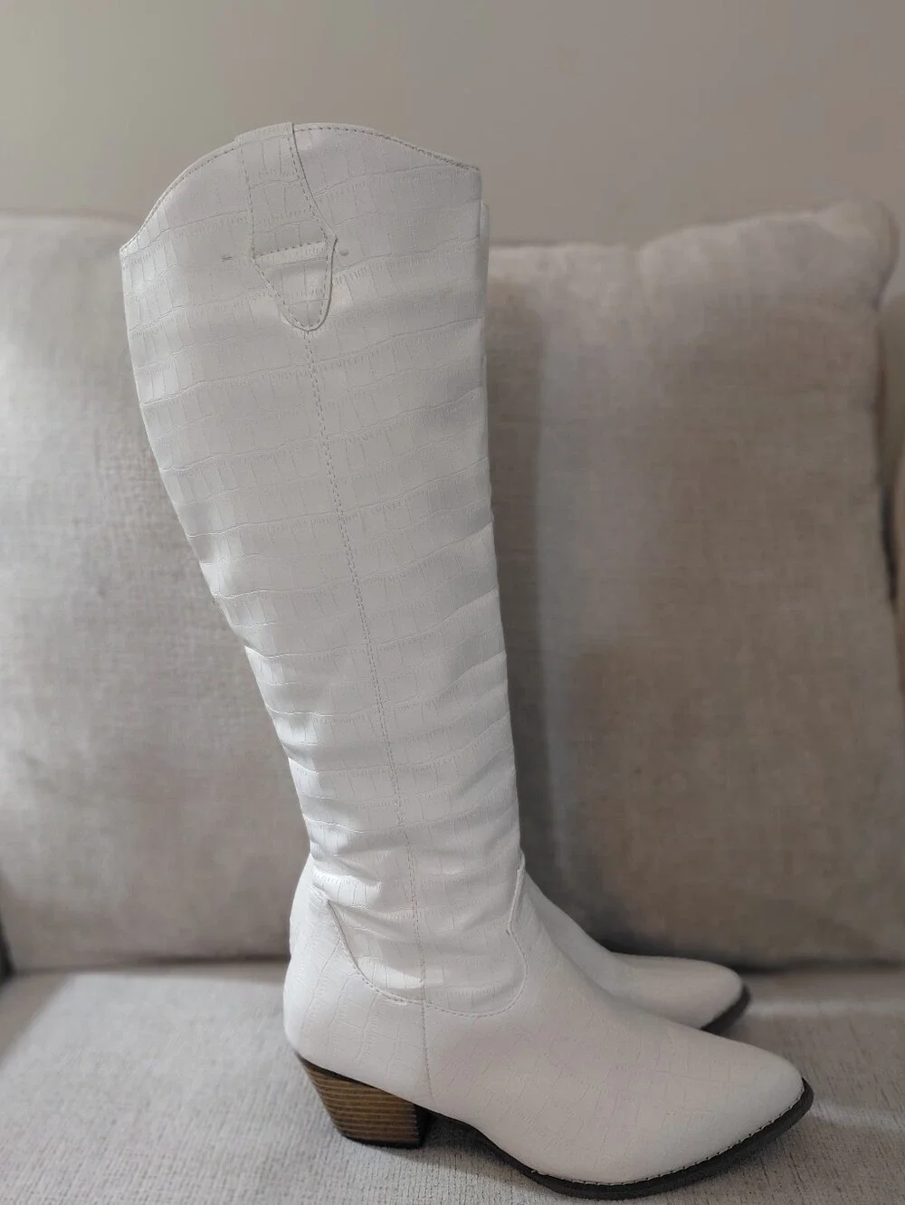 White Croc-Embossed Knee-High Western Boots Size 6.5 Cowgirl Boots - Picture 5 of 13